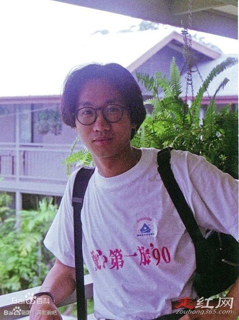 黄家驹死亡遗体遗容照葬礼无数听众歌迷前来吊唁