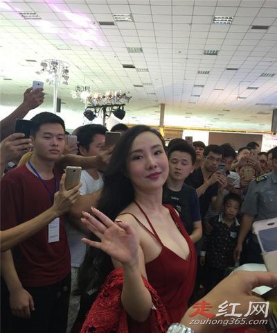 ��¶¶���з�˿ǿ����ô���� ��Χ�Ƕ���