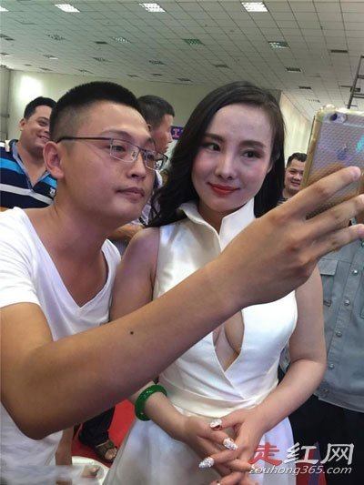 ��¶¶���з�˿ǿ����ô���� ��Χ�Ƕ���