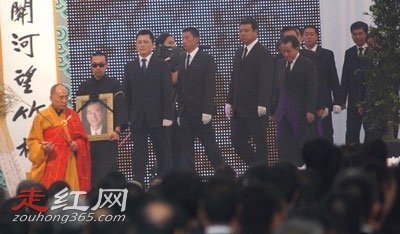 �³���û�˸����Ǻڵ�̫���� Ϊʲô�����̳��Ų�