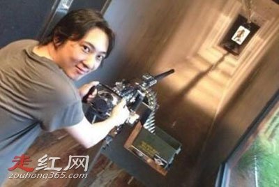 ��˼�ϸ�����ˢ����8000���¼� Ů�ѷɿ�Ļ�����ͣ