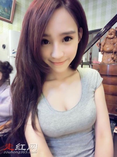 很火的巨乳美女是怎么回事 在cd之间的尺寸的就是大胸