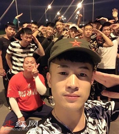 ����ĸ������ϼ�� ͽ�ܾ�������˭