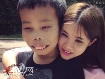 陈山女朋友陈诗曼的照片资料 接受陈山高调的求爱遭人诟病