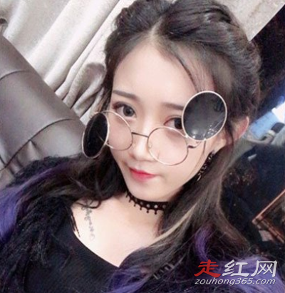 快手小伊伊和谁结的婚 把牌牌琦家砸了怎么回事