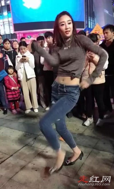 ��������Ů���������а� С���������ǵ�һ��