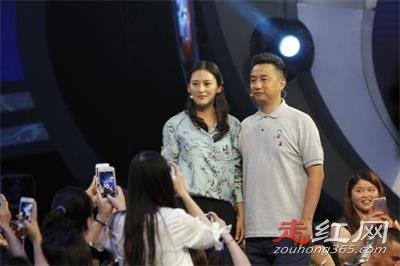 非诚勿扰黄澜个人资料简介及婚史 现任老公是谁照片