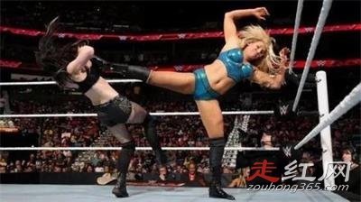wwe女子撕衣走光事件 女人发起狠来血腥无规则
