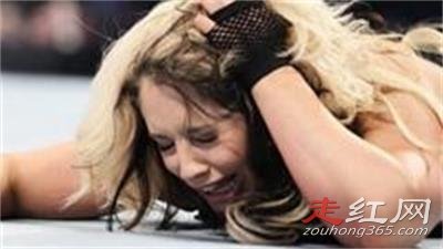 wwe女子撕衣走光事件 女人发起狠来血腥无规则
