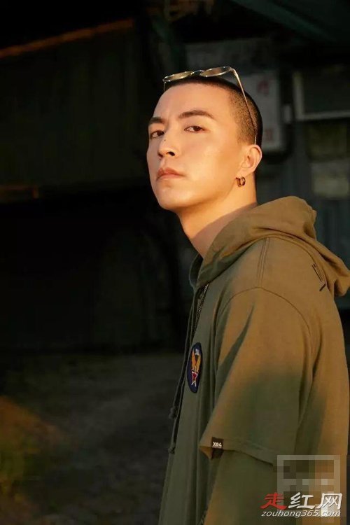 jony j�������ϼ�� �ͺ컨��ʲô��ϵ