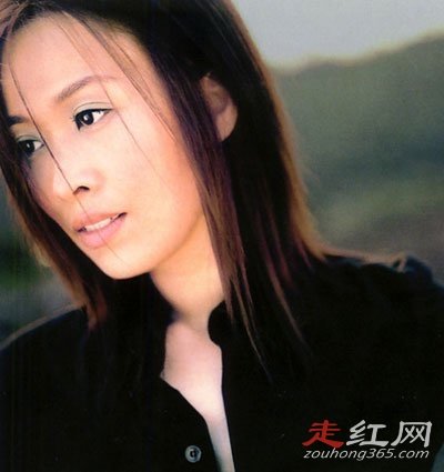 ��Ӣ�ڳ���������Ь���� �͵��ص�һλ�и�������