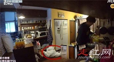 �ӱ�����Ů�Ѿ�����˭ ��������Ĺ�ϵ��ʲô