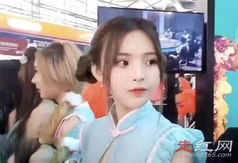 杨超越自带套穿着暴露怎么回事 人前人后两副面孔被揭露