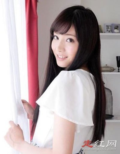 气质,2014年,刚刚接触av女尤行当的星野遥还没有完全适应这里的生活