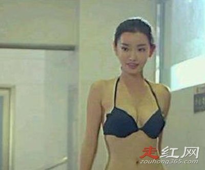 �ϲ��ֵ�4��С��Ӿװ��Ƭ ��֮һ����С��ԡ������Һ�ڼ���