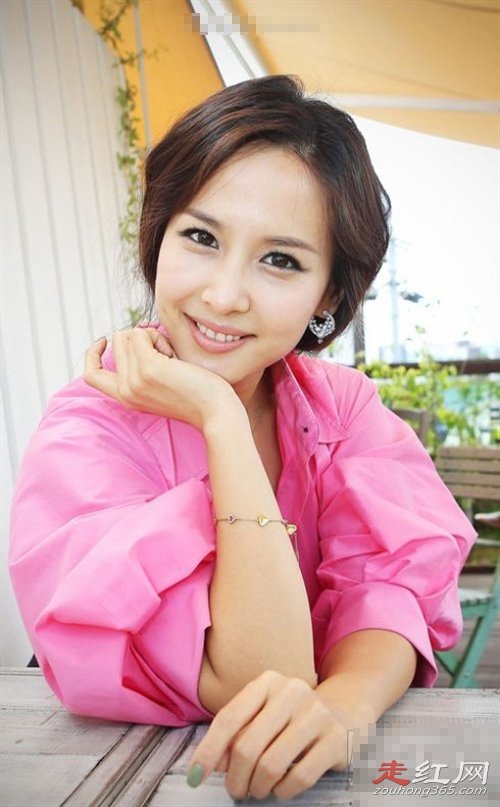 《方子传》是改编韩国的古典小说《春香传》,由金柱赫,赵茹珍,柳承范