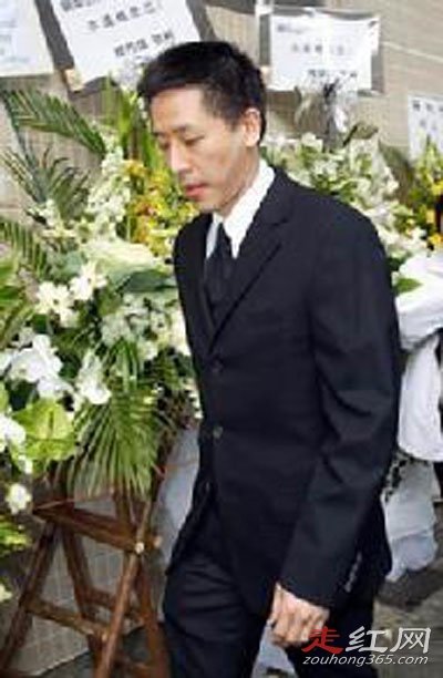 �Ź�����˫������ �ƺ׵��������Լ�������ֿ��