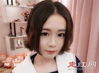 ��ī�����е�Ů�� ����һ���Ӿ��ܹ�����¶��