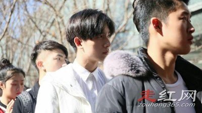 李宏毅睡网红事件怎么回事 变形记中非常的叛逆