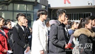 李宏毅睡网红事件怎么回事 变形记中非常的叛逆