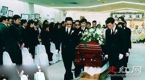 梅艳芳穿寿衣的样子 她是什么原因怎么走的