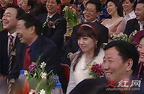 ���������¼���������Щ ̨�µİ���Ů�Ӳ�ͣ�Ĺ���
