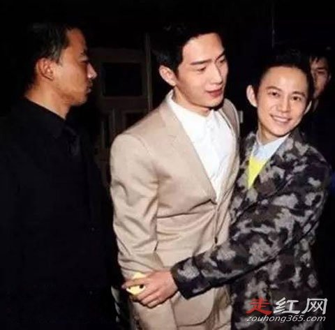 ���ݺ;���Ȼ�������� ���һ��������һ����gay��