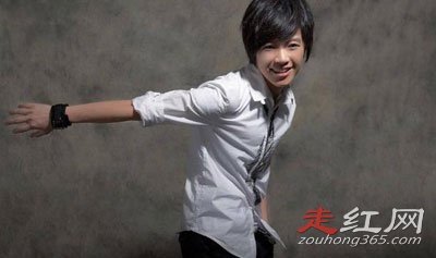 张芸京是男还是女是les吗 她的嗓子怎么回事