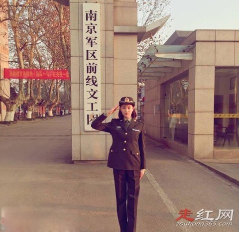 ����ɯ�Ȼ���Ӿװ������ ���ں�ΰ�����Զ���