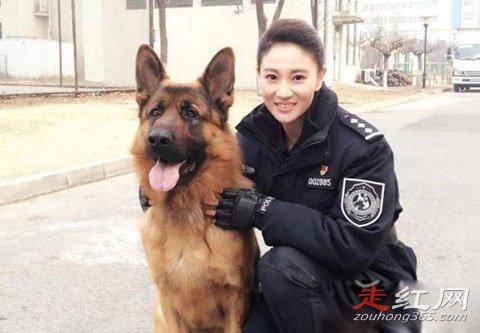 ����ɯ�Ȼ���Ӿװ������ ���ں�ΰ�����Զ���