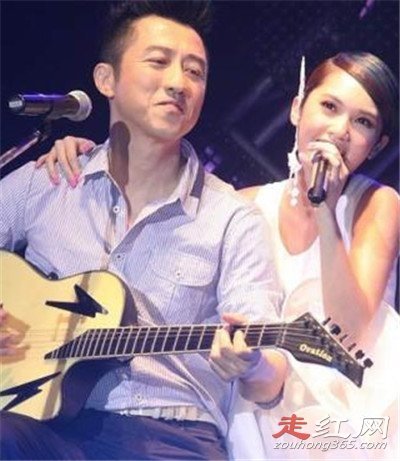 庾澄庆伊能静什么时候离的婚 和黄维德牵手门事件导致离婚吗