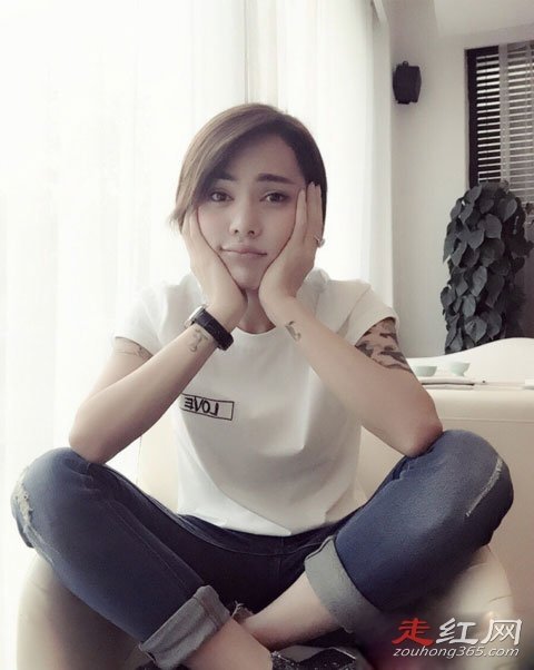 时诗是不是做了手术了啦是男是女变性了吗