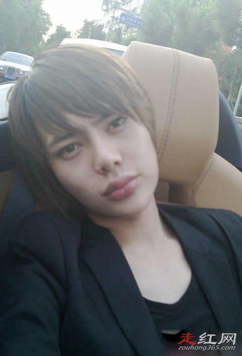 时诗是不是做了手术了啦是男是女变性了吗