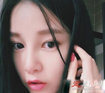 ��С���ͱ�����һ������ Ϊʲô��¶���