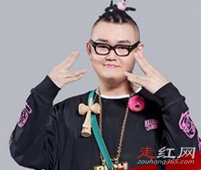 �ڼ���ʲô��ͷ�Ǹ������� ˵������ǳ�����