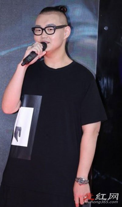 �ڼ���ʲô��ͷ�Ǹ������� ˵������ǳ�����