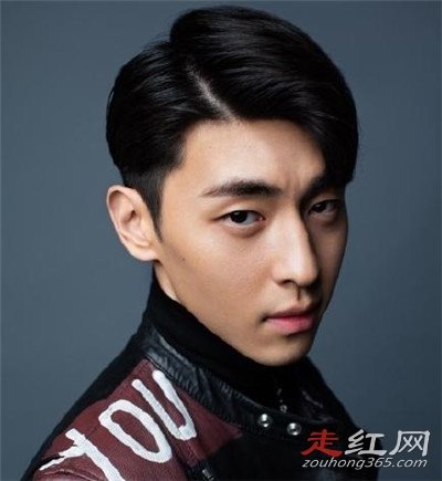 ���׵����ŵ�����˭ ֮ǰ��һ��Ů�����ǽ�