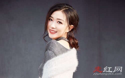 ������������Ϲ���˭ ���������һ���ܿɰ���Ů��