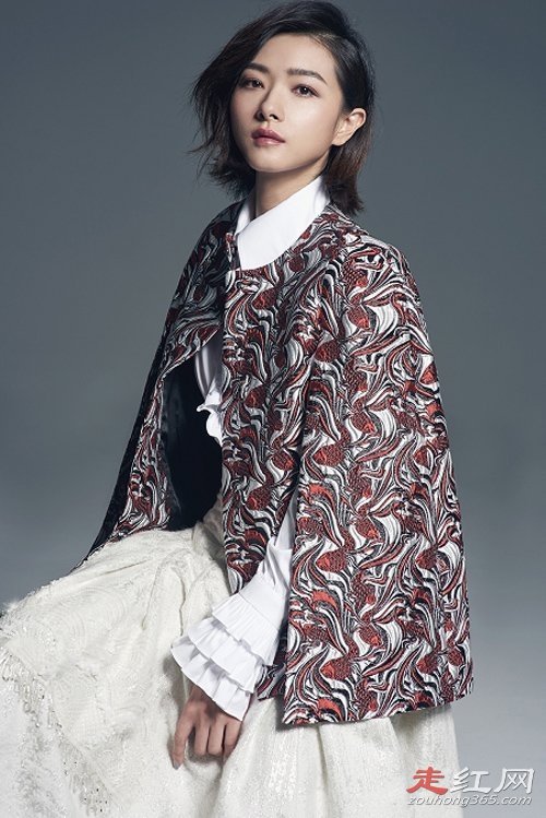 ������������Ϲ���˭ ���������һ���ܿɰ���Ů��