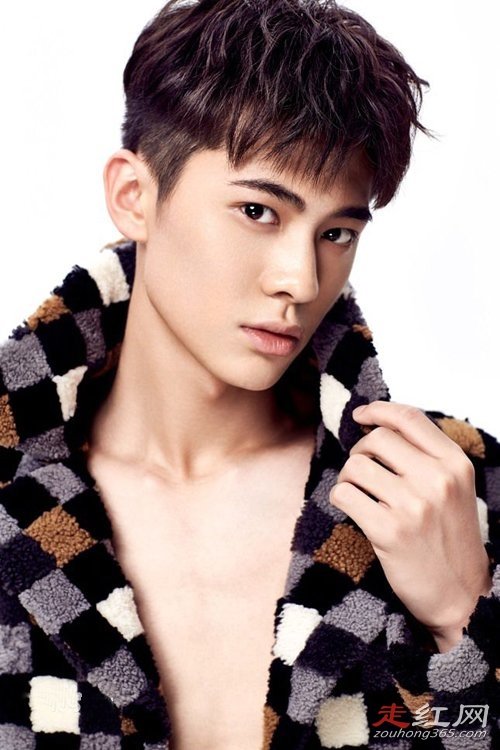 梁译木1997年11月25日出生,据悉他是山东烟台莱阳人