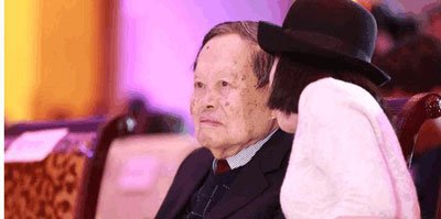 翁帆为97岁杨振宁产下一子是真的吗 翁帆被说是特工