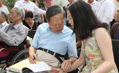 翁帆(fān)为97岁杨振宁产下一子是真的吗 翁帆被说是特工