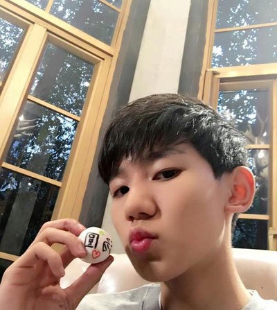 王源女装样子的图片 和女孩子差不多