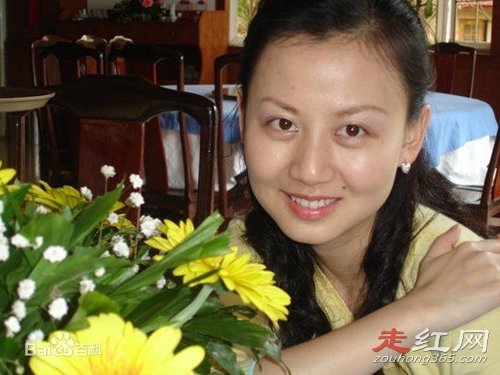 女助理石靖现状如何了自拍大尺度照外泄一夜窜红