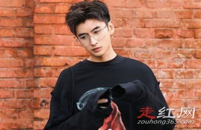 ��������Ů��������һ���� ò����ͦ������һ��