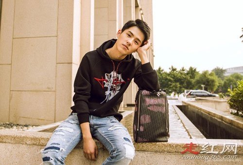 ���Ȼ��ƽ��ɽ����� ��˵�Լ��������Ǿ��˼�ͥ