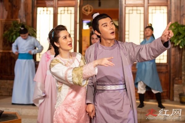 张丹峰为什么老是没钱 和经纪人的关系密切