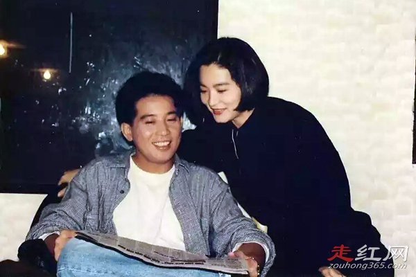 林青霞老公邢李源包小三的照片离了婚是真的吗