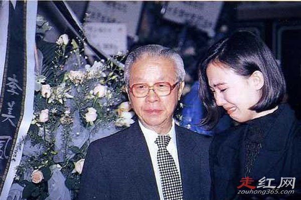 何超琼和陈百强的故事 第一次是给陈百强的吗