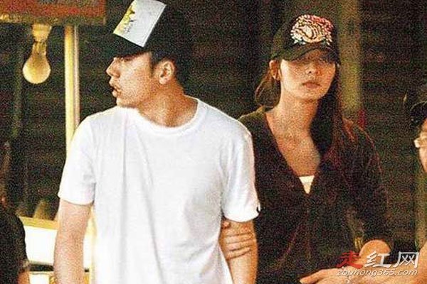 ����������Ⱦ��Ů������ ��һλ����С�е���˭